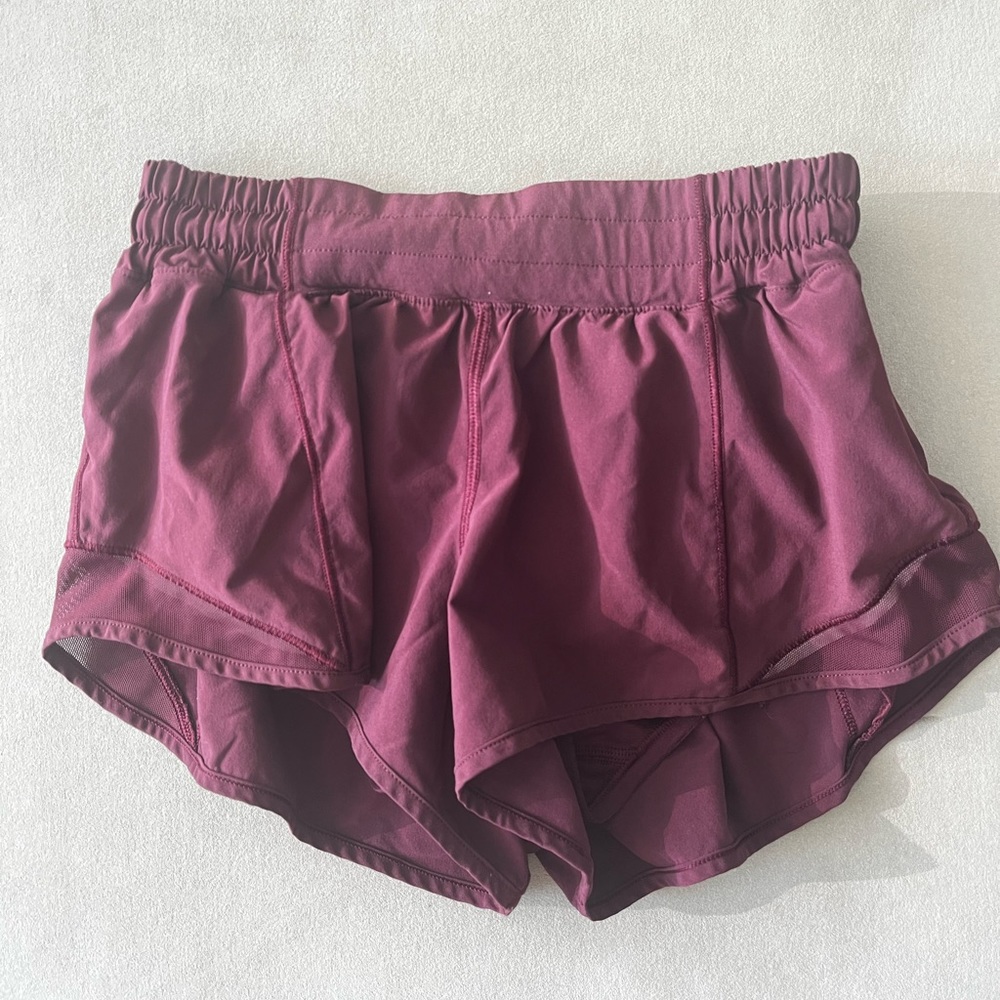 Lululemon 2.5 inch hotty hot short